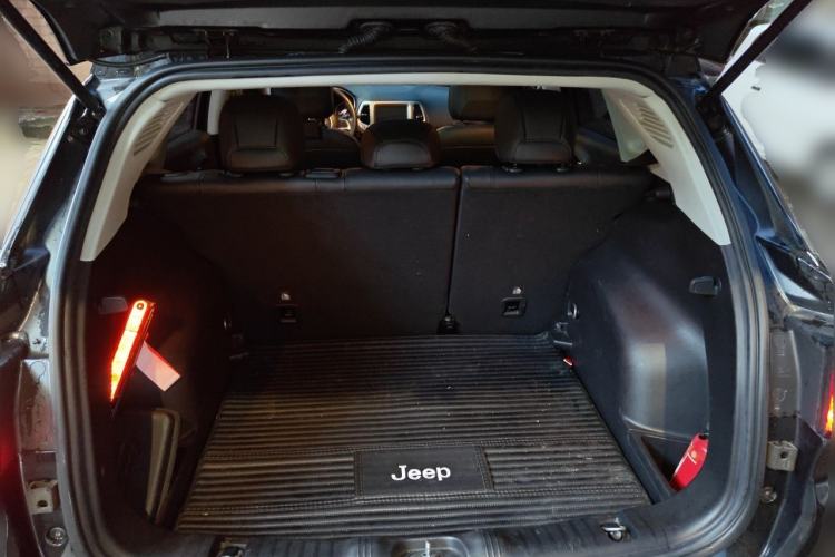 Used Jeep Compass 2017 200T Automatic Family Edition Trunk