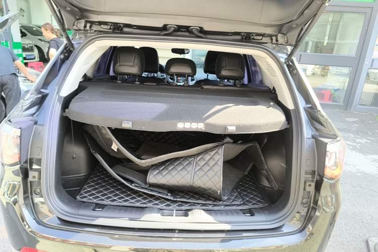 Used Jeep Compass 2017 200T Automatic Family Edition Trunk