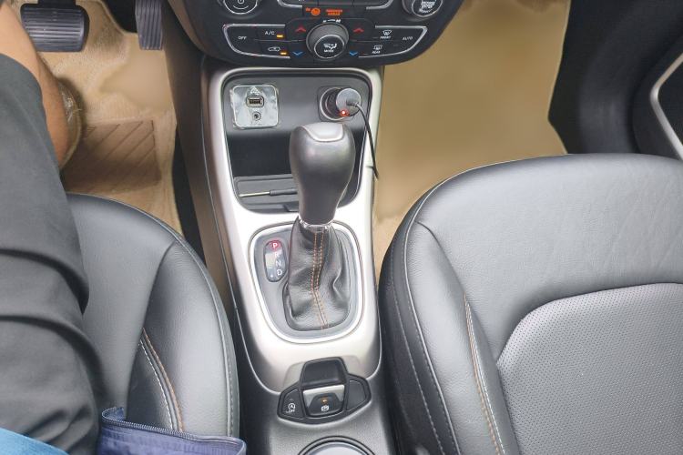 Used Jeep Compass 2017 200T Automatic Family Edition Gear Lever