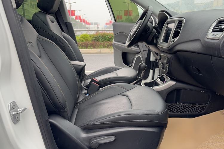 Used Jeep Compass 2017 200T Automatic Family Edition Interior 4
