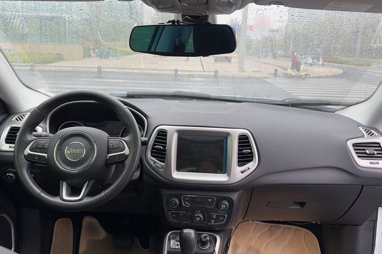 Used Jeep Compass 2017 200T Automatic Family Edition Interior 9