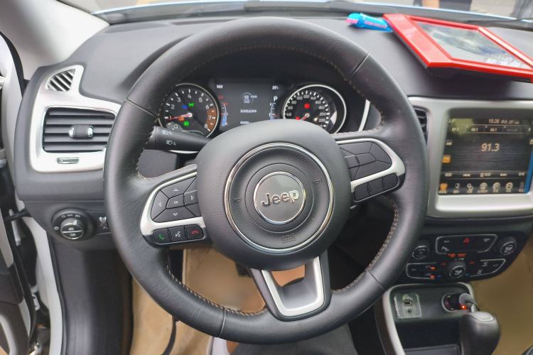 Used Jeep Compass 2017 200T Automatic Family Edition Steering Wheel