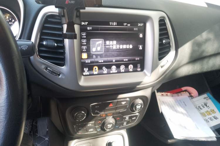 Used Jeep Compass 2017 200T Automatic Family Edition Audio And AC Panel
