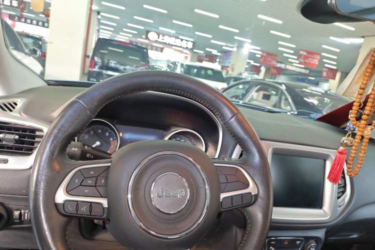 Used Jeep Compass 2017 200T Automatic Family Edition Center Console
