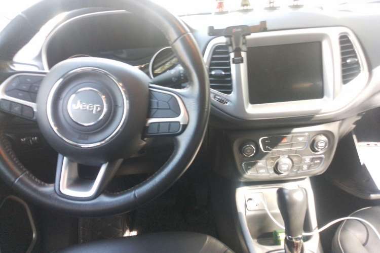Used Jeep Compass 2017 200T Automatic Family Edition Center Console