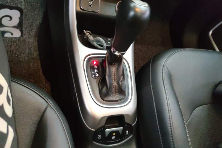 Used Jeep Compass 2017 200T Automatic Family Edition Gear Lever