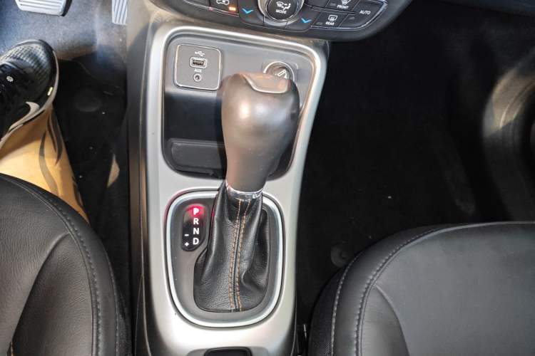 Used Jeep Compass 2017 200T Automatic Family Edition Gear Lever