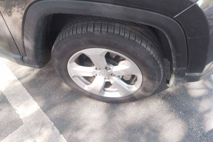 Used Jeep Compass 2017 200T Automatic Family Edition Right Front Wheel Hub