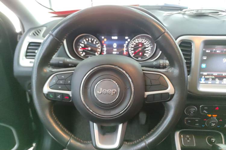 Used Jeep Compass 2017 200T Automatic Family Edition Steering Wheel