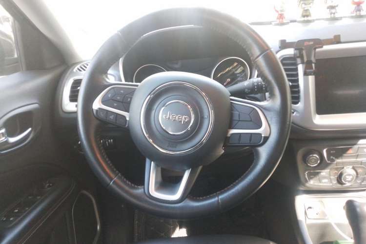 Used Jeep Compass 2017 200T Automatic Family Edition Steering Wheel
