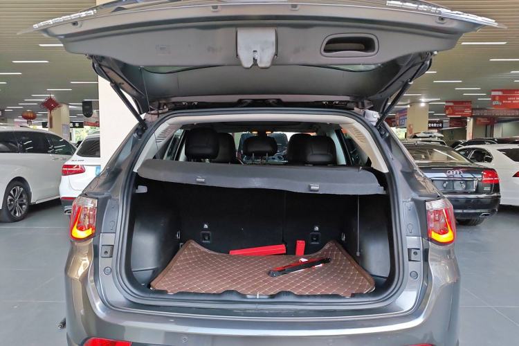 Used Jeep Compass 2017 200T Automatic Family Edition Trunk