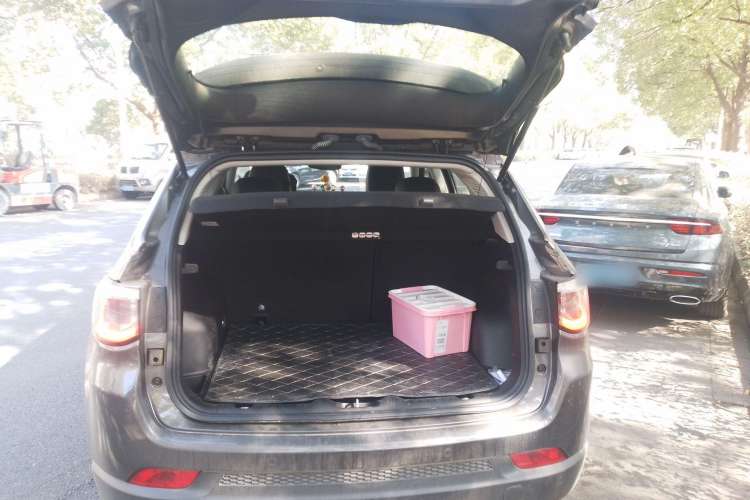 Used Jeep Compass 2017 200T Automatic Family Edition Trunk