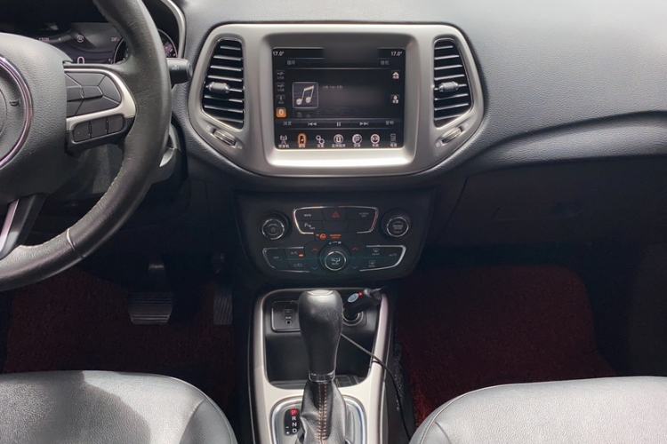 Used Jeep Compass 2017 200T Automatic Family Edition Audio And AC Panel