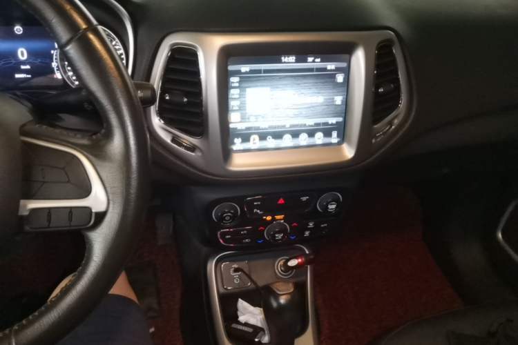 Used Jeep Compass 2017 200T Automatic Family Edition Audio And AC Panel