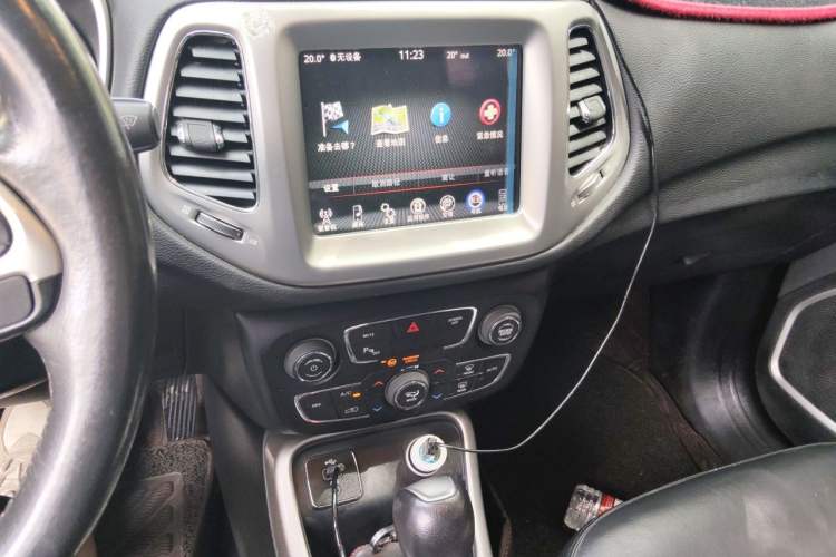 Used Jeep Compass 2017 200T Automatic Family Edition Audio And AC Panel
