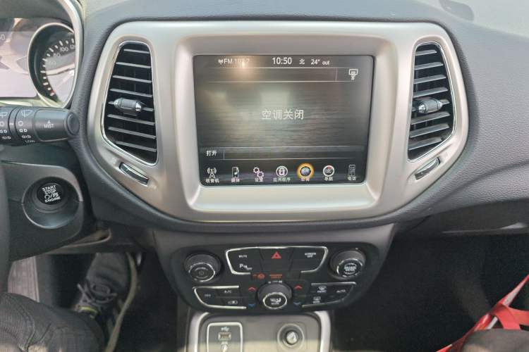 Used Jeep Compass 2017 200T Automatic Family Edition Audio And AC Panel
