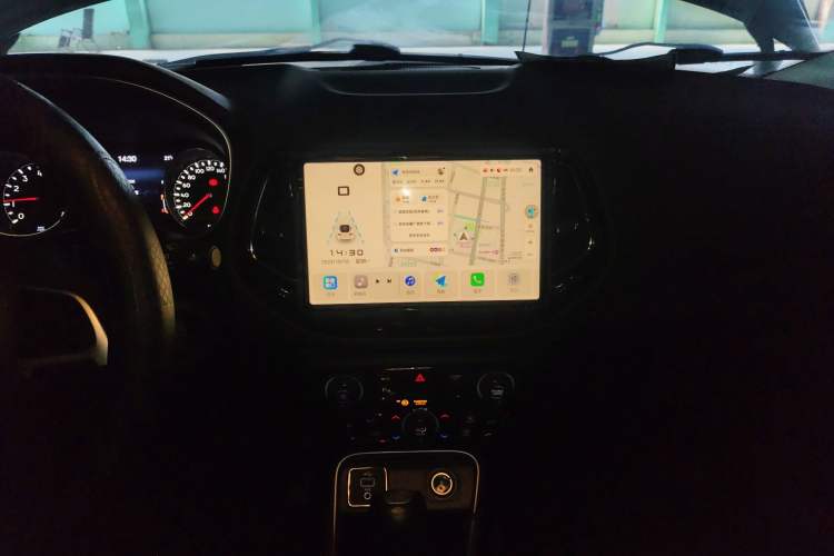 Used Jeep Compass 2017 200T Automatic Family Edition Audio And AC Panel