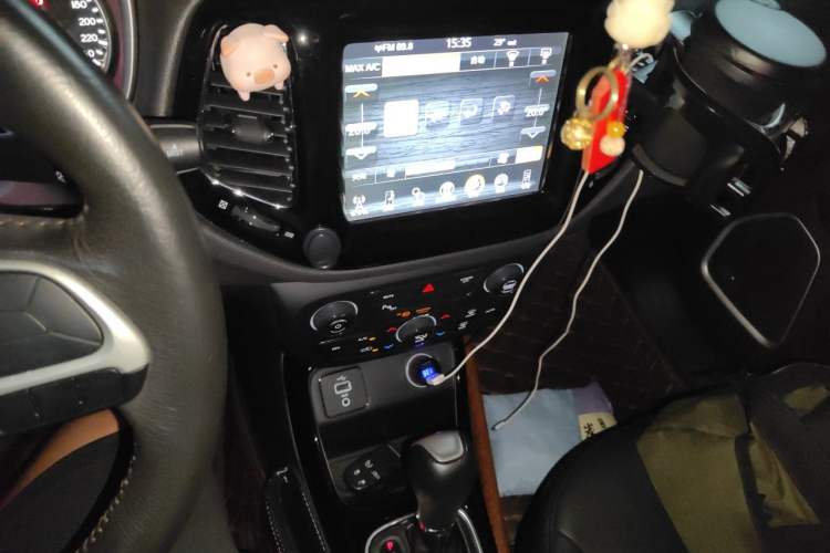 Used Jeep Compass 2017 200T Automatic Prestige Edition Audio And AC Panel