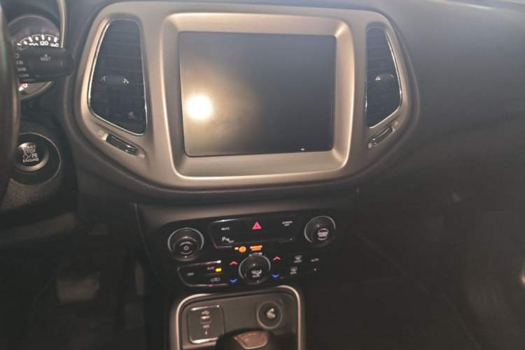 Used Jeep Compass 2017 200T Automatic Family Edition Audio And AC Panel