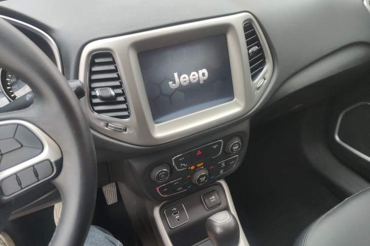 Used Jeep Compass 2017 200T Automatic Family Edition Audio And AC Panel