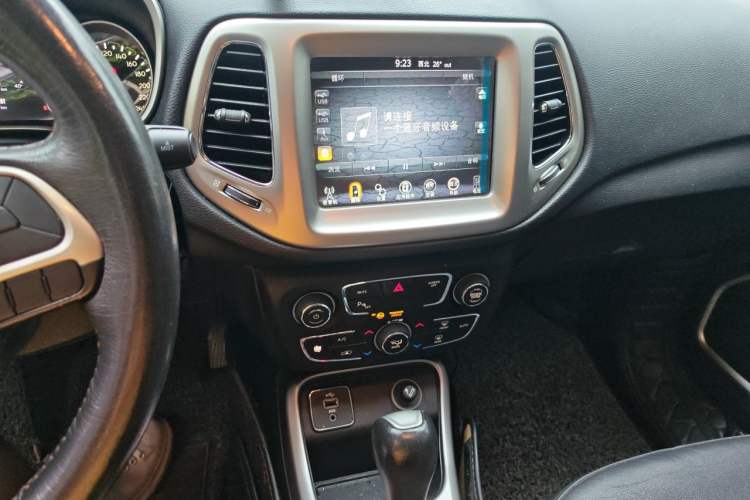 Used Jeep Compass 2017 200T Automatic Family Edition Audio And AC Panel