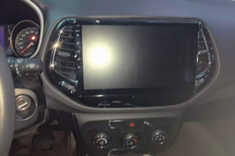Used Jeep Compass 2017 200T Automatic Enjoyment Version Audio And AC Panel