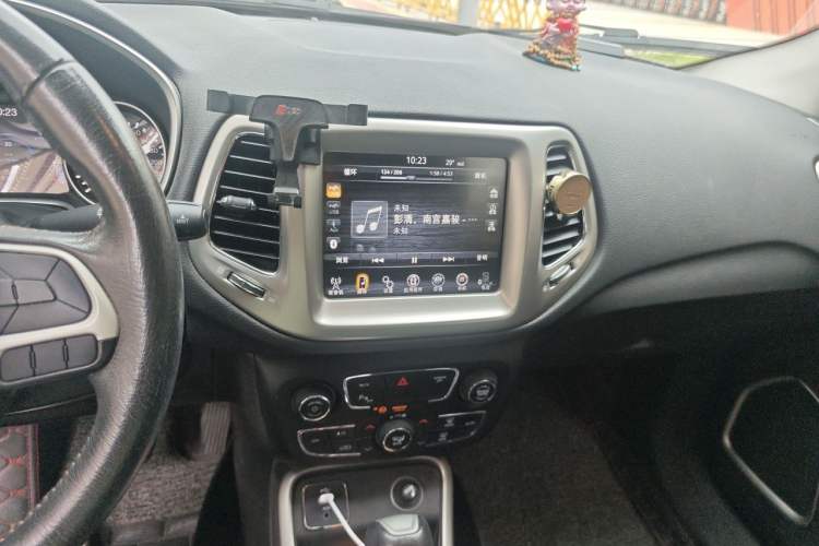Used Jeep Compass 2017 200T Automatic Family Edition Audio And AC Panel