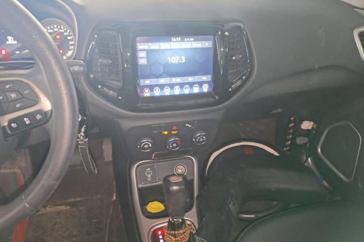 Used Jeep Compass 2017 200T Automatic Enjoyment Version Audio And AC Panel