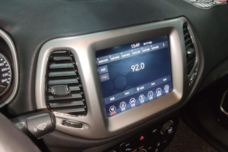 Used Jeep Compass 2017 200T Automatic Family Edition Audio And AC Panel