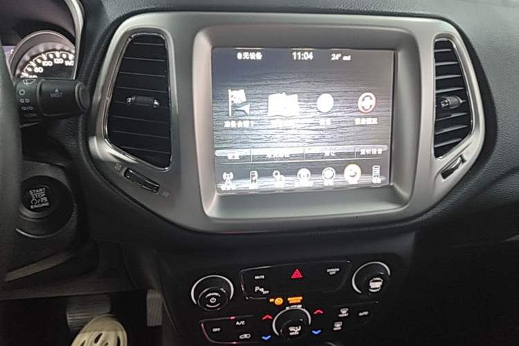 Used Jeep Compass 2017 200T Automatic Family Edition Audio And AC Panel