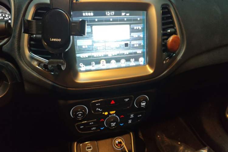 Used Jeep Compass 2017 200T Automatic Family Edition Audio And AC Panel
