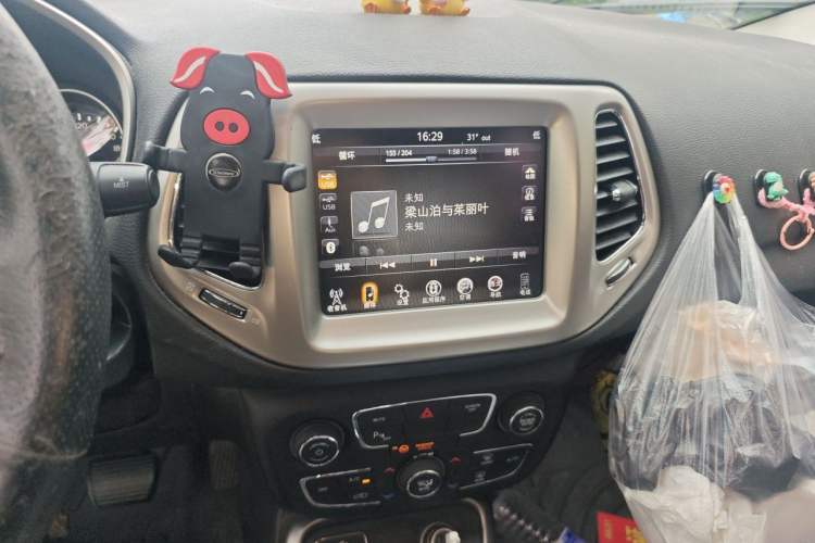 Used Jeep Compass 2017 200T Automatic Family Edition Audio And AC Panel