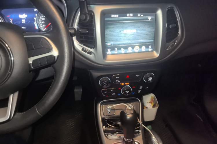 Used Jeep Compass 2017 200T Automatic Family Edition Audio And AC Panel