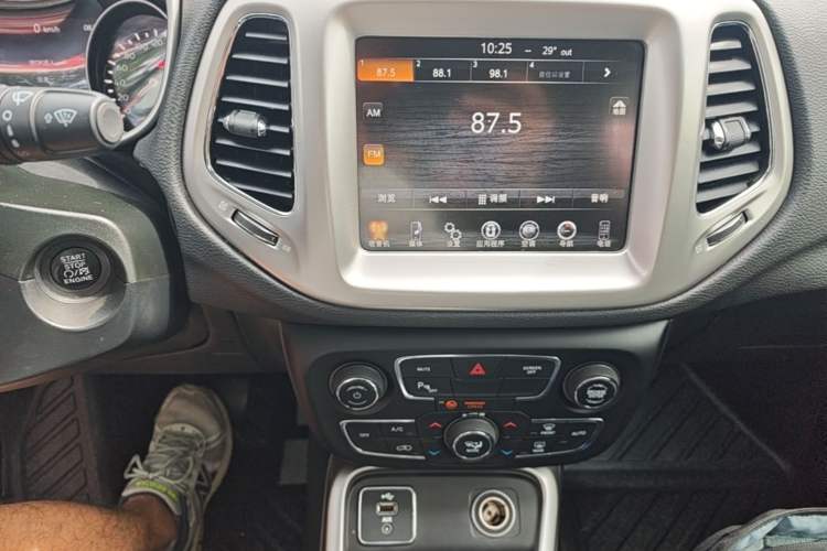 Used Jeep Compass 2017 200T Automatic Family Edition Audio And AC Panel