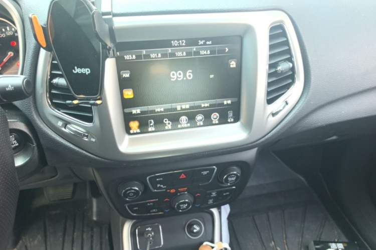 Used Jeep Compass 2017 200T Automatic Family Edition Audio And AC Panel