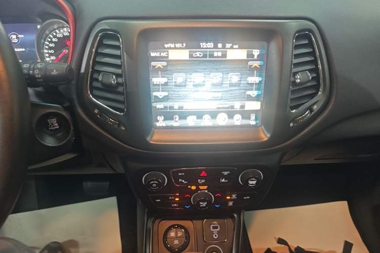 Used Jeep Compass 2017 200TS Automatic High-Performance All-Wheel Drive Edition Audio And AC Panel