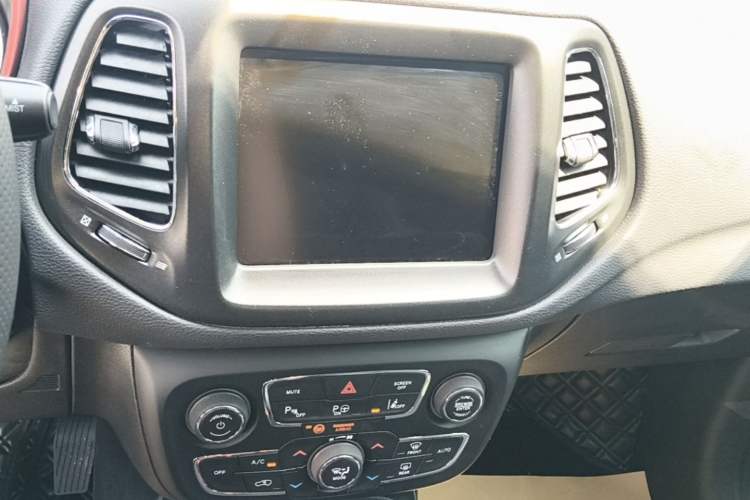 Used Jeep Compass 2017 200TS Automatic High-Performance All-Wheel Drive Edition Audio And AC Panel