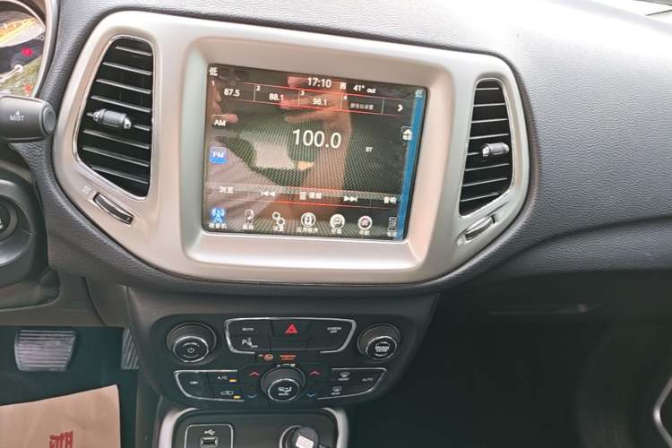 Used Jeep Compass 2017 200T Automatic Family Edition Audio And AC Panel
