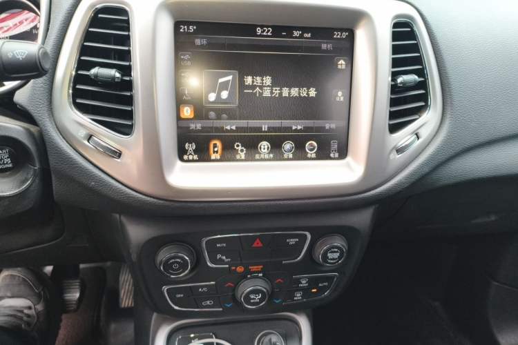 Used Jeep Compass 2017 200T Automatic Family Edition Audio And AC Panel