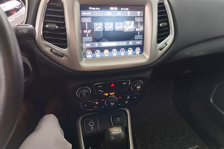 Used Jeep Compass 2017 200T Automatic Family Edition Audio And AC Panel