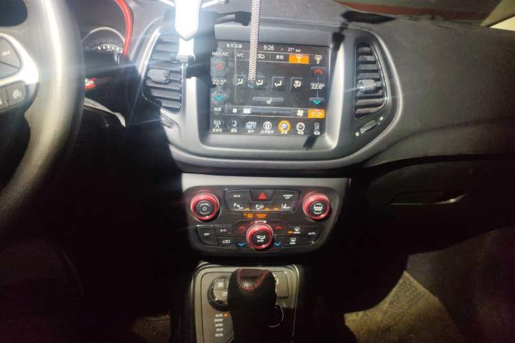Used Jeep Compass 2017 200TS Automatic High-Performance All-Wheel Drive Edition Audio And AC Panel
