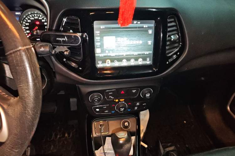 Used Jeep Compass 2017 200T Automatic Prestige Edition Audio And AC Panel