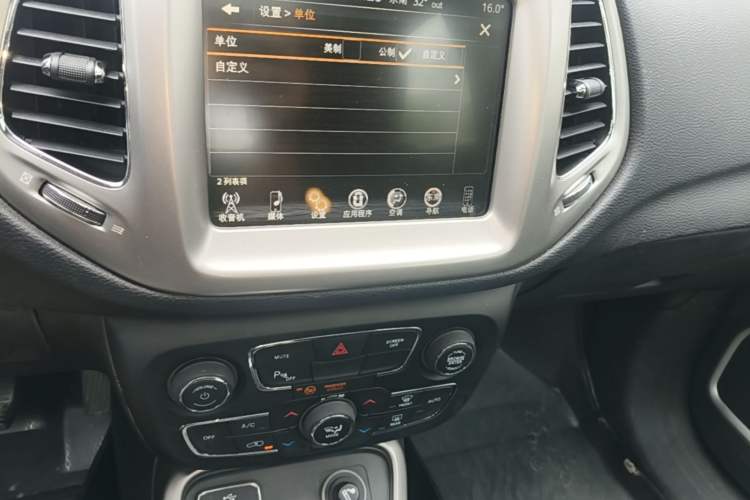Used Jeep Compass 2017 200T Automatic Family Edition Audio And AC Panel