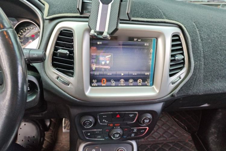 Used Jeep Compass 2017 200T Automatic Family Edition Audio And AC Panel