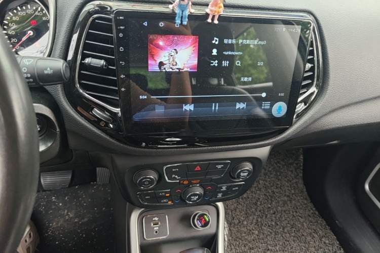 Used Jeep Compass 2017 200T Automatic Family Edition Audio And AC Panel