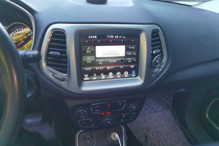 Used Jeep Compass 2017 200T Automatic Family Edition Audio And AC Panel