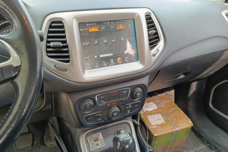 Used Jeep Compass 2017 200T Automatic Family Edition Audio And AC Panel