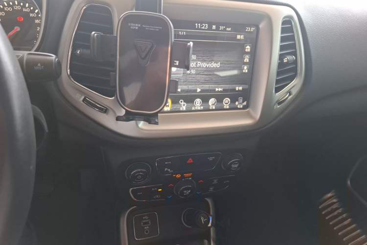 Used Jeep Compass 2017 200T Automatic Family Edition Audio And AC Panel
