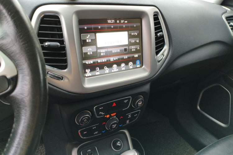 Used Jeep Compass 2017 200T Automatic Family Edition Audio And AC Panel