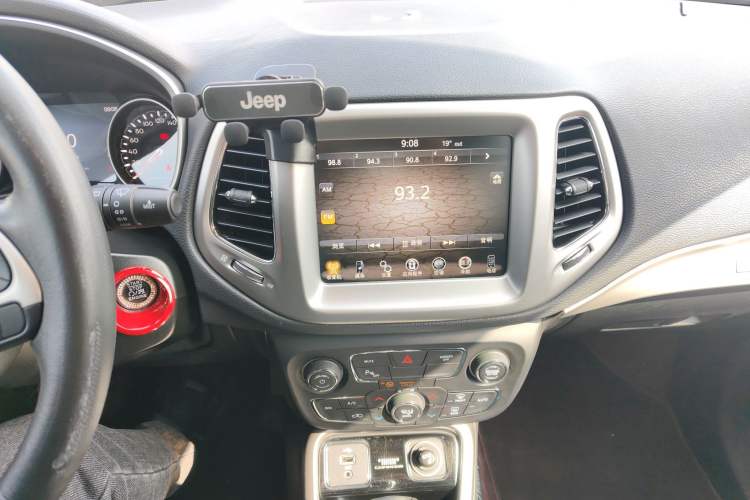 Used Jeep Compass 2017 200T Automatic Family Edition Audio And AC Panel